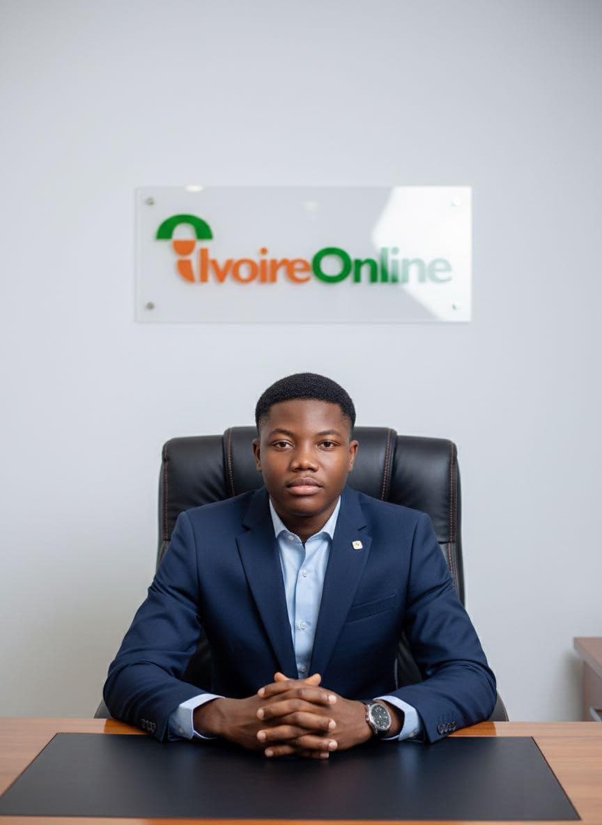 Portrait au bureau du fondateur d’Ivoire Online.